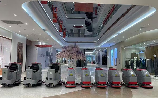 商场措美洗地机交机展示现场